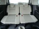 後部座席も気になるようなキズ・汚れやへたり等、大きなダメージはなく、良好な状態です。しっかりとクリーニング整備をしご納車いたします。