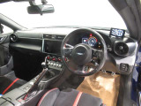 座ったときの視界も広く開放感のあるインパネです 車両感覚もつかみやすく乗りやすいクルマです ステアリングやシフトノブなどもキレイに仕上げてあります