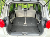 後席を格納すると、これだけの広さが!シーンに合わせたシートアレンジで、大きな荷物も積むことが出来ます♪