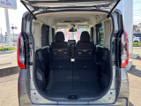シートをすべて倒すとこんなに広々。たくさん荷物を積めます。これだけのスペースであればかなりの荷物が載せられます!
