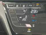 オートエアコンで温度設定ラクラク。