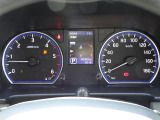 大きくて視認性の良いアナログメーターです。 走行距離 83393Km