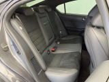 後部座席も気になるようなキズ・汚れやへたり等、大きなダメージはなく、良好な状態です。