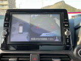 【アラウンドビューモニター】周囲を見渡せる映像で、スムースな駐車をサポートします