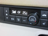 エアコンはオートエアコンになっています。