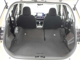 セカンドシートを倒すとさらに広々のラゲッジスペース