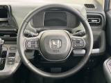【純正革巻きステアリング】上質な革を使用することで、手にしっかり馴染みとても運転しやすいハンドルです♪