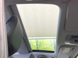 【ガラスルーフ】ガラスルーフ搭載で車内の解放感が一気にアップ!開放的なドライブをお楽しみいただけます。