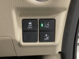 Hondaセンシング用の、VSA(ABS+TCS+横滑り抑制)解除と路外逸脱抑制機能のオンオフスイッチなどはハンドルの右側に装備しています。