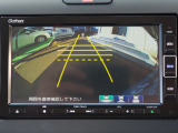ガイドライン付きバックカメラを装備しているので、慣れない場所での車庫入れも安心です。