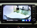 バックをするとき自動でリアの様子が映る『リアカメラ』付き!ナビ画面で確認しながらバックができ、距離感がつかめるので後ろの壁も安心ですね。でも、周りへの目視も忘れないでくださいね!