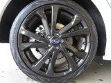【専用18インチアルミホイール装備です(^^♪】