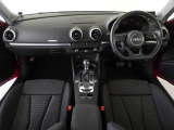 Audiのインテリアはエクステリア同様、優れたデザイン性とクオリティ、そして機能性を兼ね備えております。