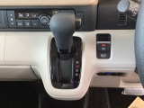 シフトはインパネシフト、パーキングブレーキは電子制御となっています。
