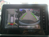 【アラウンドビューモニター】空から見下ろすような視点で、スムースな駐車と安全確認をサポートします。