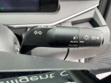オートライトついてます。思いやりライト機能で夕暮れや雨天時のワイパー使用時に自動でヘッドライトを点灯させます。