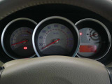 走行距離58433キロです!視認性の高いメーターは燃費計も表示されエコな走りを支援します♪