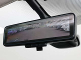 車両後方を映し出します・スマートルームミラー装備です。