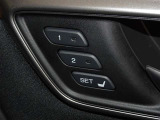 運転席のパワーシートは2名様分までメモリー機能付きです。