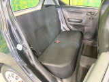 後部座席も気になるようなキズ・汚れやへたり等、大きなダメージはなく、良好な状態です。