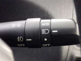 【オートライト】車外の明るさに応じて、自動的にライトの点灯・消灯をしてくれます。
