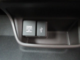 便利なUSBジャック&12V電源ソケットも付いています☆周辺機器の充電にご利用頂けます☆