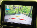 【バックカメラ】駐車時に後方がリアルタイム映像で確認できます。大型商業施設や立体駐車場での駐車時や、夜間のバック時に大活躍!運転スキルに関わらず、今や必須となった装備のひとつです!