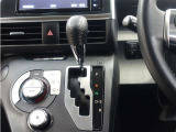 ゲート式のシフトレバーを装備しております!直感的に操作できますので、誰でも使いやすいですね(^^♪