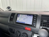 ナビゲーション付です。 ナビがあると便利、ラクラク何処でもいけます。 ナビが有るのと無いのとでは大きな違いですね。