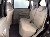 こちらは後部座席です!ゆったりと過ごしやすいかと思います☆