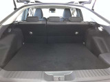 バックドアを上げた状態です。シートを倒せば荷室のスペースが広くなります!用途に合わせて快適な室内を!