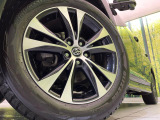 【純正18インチアルミホイール】外観にマッチした純正アルミホイールを装着しております。各種社外アルミホイールや、スタッドレスタイヤも取扱いしております。是非ご相談ください♪