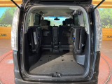 後席を格納すると、これだけの広さが!シーンに合わせたシートアレンジで、大きな荷物も積むことが出来ます♪