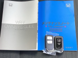 メンテナンスノート【整備記録簿】、取説も揃ってます。スマートキーはバッグなどにしまったままボタン操作でエンジンの始動・停止ができて大変便利です。