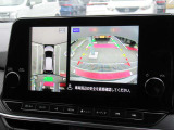 車を上から見下ろしているかのような映像で周囲の状況を確認できるアラウンドビューモニター。狭い駐車場や駐車が苦手な方でも安心。