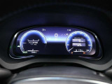 とっても見やすいメーターです。夜間時はラグジュアリーな気分にさせてくれる照明が魅力ですので、夜のドライブも楽しみになりますよ♪