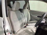 運転席、助手席☆ともにゆとりのある空間となっております♪