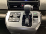 シフトはインパネシフト、パーキングブレーキは電子制御となっています。