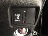 【パワースライドドア】助手席側がパワースライドドアになっており、運転席のスイッチやスマートキーでも開閉が可能です!開口部も広いので乗り降りも楽々♪