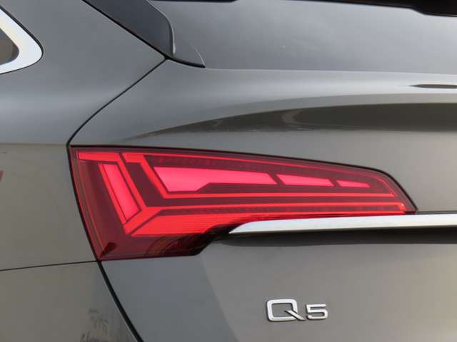 アウディ Q5 純正 FY後期 テール 左側 アウディ Q5スポーツバック 40 TDI クワトロ Sライン ディーゼル 4WD