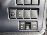 運転席の操作でオートスライドドアが開閉します!同乗者に優しく!とっても便利な機能です!