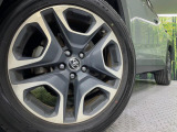 【純正19インチアルミホイール】外観にマッチした純正アルミホイールを装着しております。各種社外アルミホイールや、スタッドレスタイヤも取扱いしております。是非ご相談ください♪
