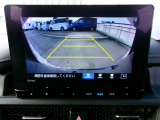 バックカメラの画像です。ガイドラインがスムースな車庫入れをサポートいたします!車庫入れの安心感がアップしますね☆