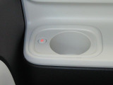 ホッとカップホルダーが運転席・助手席にあります。ホットドリンクをちょうど良い温度でキープしてくれる保温機能付で嬉しいです。