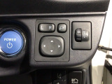 狭い駐車場で便利な電動格納ドアミラーが付いています。
