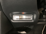ハンドルの左下にETCがついています。高速道路の料金所の通過も楽々です。 カードの取り出しもしやすい場所についています。