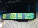 【デジタルインナーミラー】後席の大きな荷物や同乗者で後方が確認しづらい時でも安心!カメラが撮影した車両後方の映像をルームミラー内に表示。クリアな視界で状況の確認が可能です!