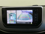 パノラミックビューモニター搭載。カメラで車両周囲の状況を映し出すため、狭い場所での駐車などに役立ちます。
