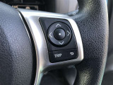 【ステアリングスイッチ】右です。ハンドルから手を離さず、運転に集中したまま手元でマルチインフォメーションディスプレイ内の表示切替などができます。