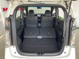 後部座席をたたむとこんなに広いスペースが!
